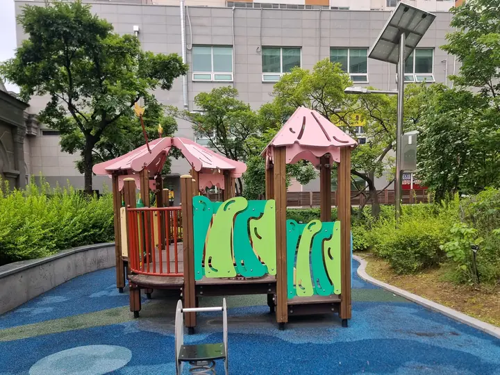 지붕 달린 놀이집